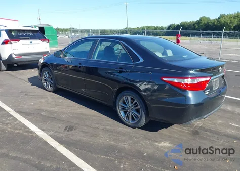 2015 Toyota Camry Se z USA, uszkodzony, nr VIN 4T1BF1FK2FU075401